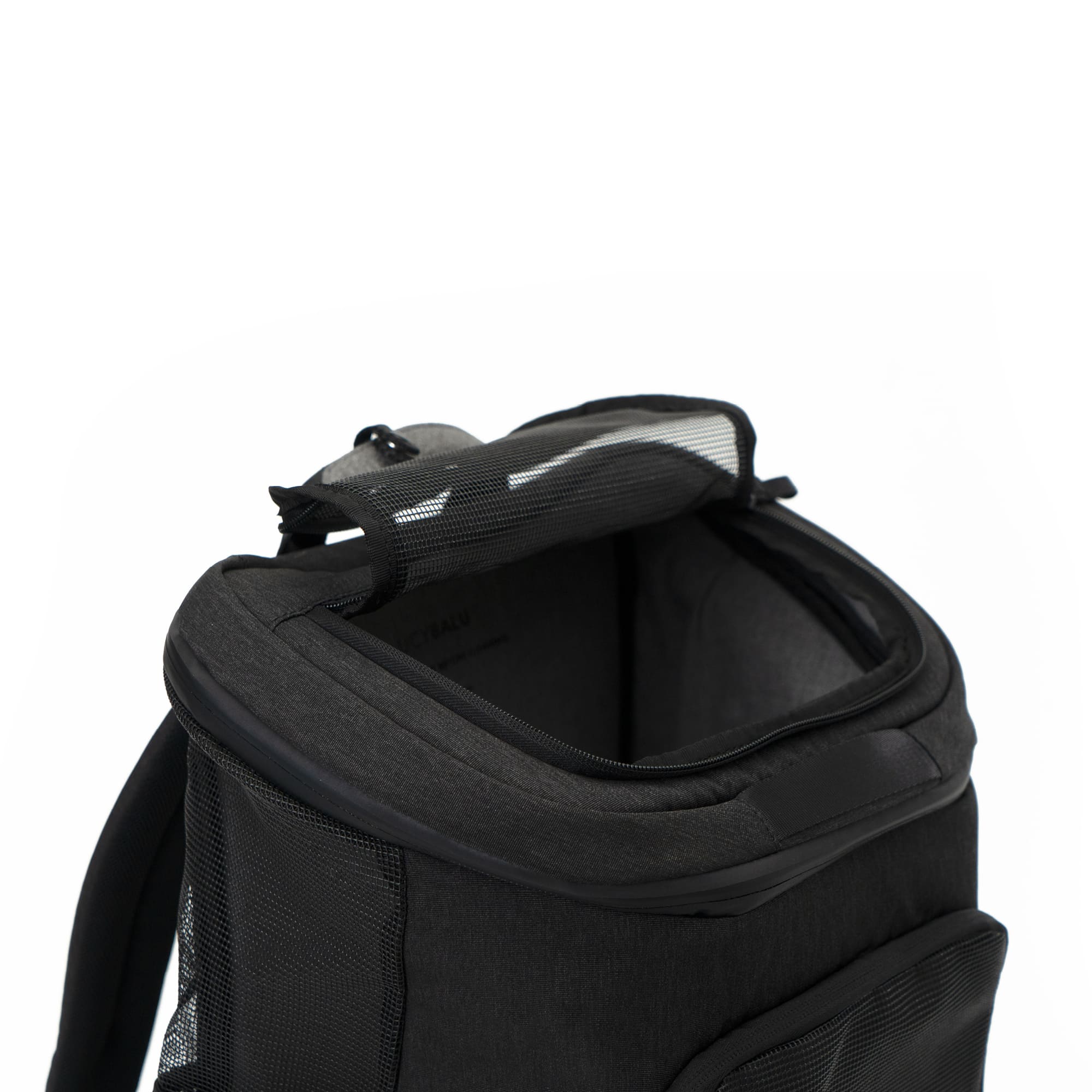 HOP-ON Katzenrucksack in Anthrazit, Nahaufnahme des Einstiegs von oben
