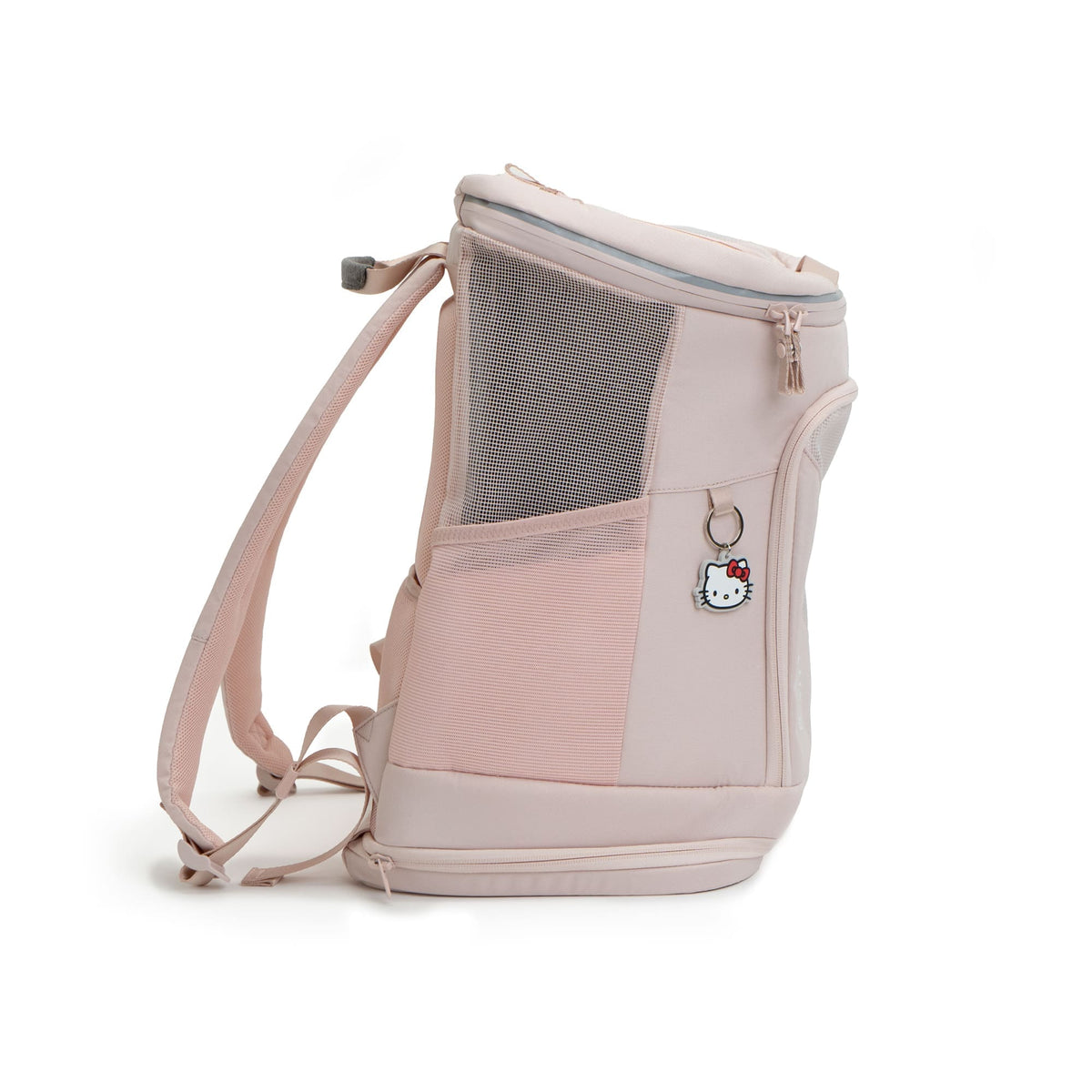 Hello Kitty Anhänger seitlich am rosa HOP-ON Katzentransportrucksack befestigt
