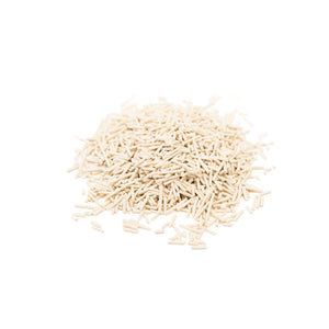 Kleiner Haufen Tofu Katzenstreu in der Nahaufnahme, Variante Geruchlos
