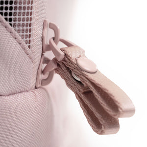 Nahaufnahme des sicheren Reissverschlusses am HOP-ON Katzenrucksack Hello Kitty Edition
